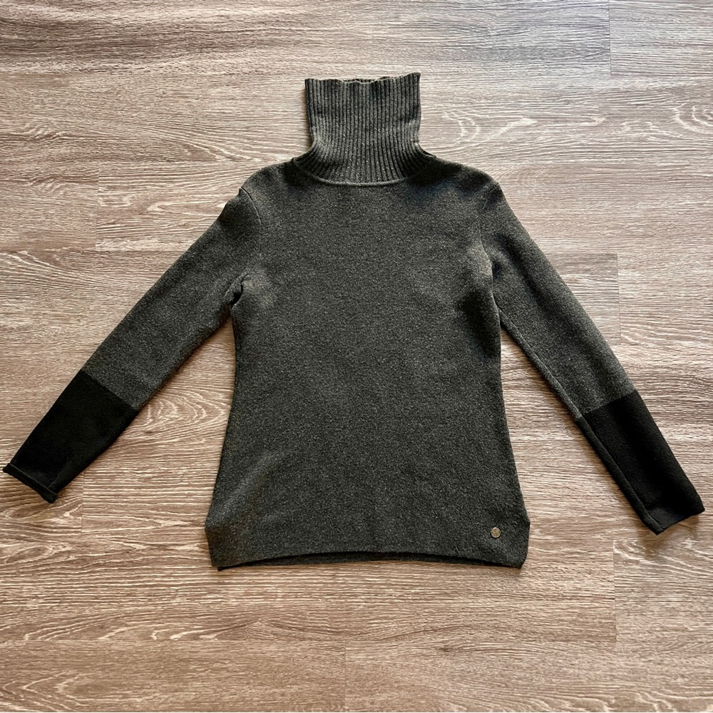 Royal Robbins Merino Wool Charcoal and Black Turtleneck Sweater